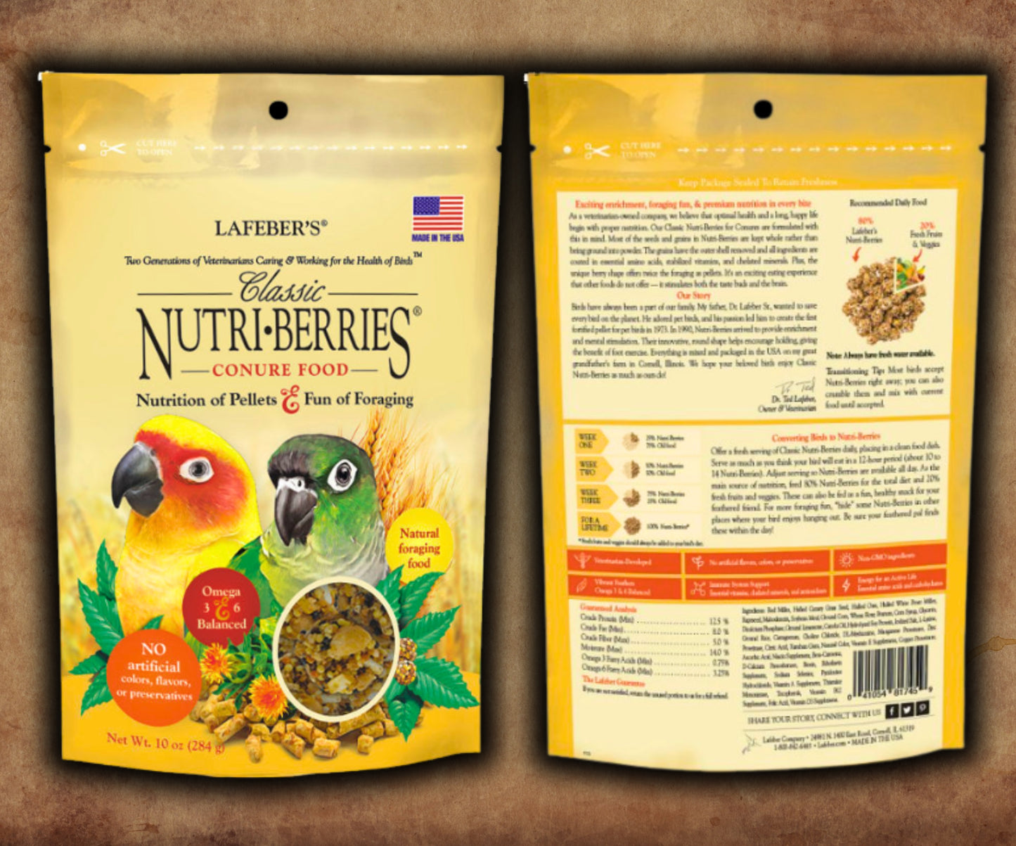 Seed and pellet mix shaped as berries — balanced nutrition, natural foraging, ideal for conures, caiques, and medium parrots.