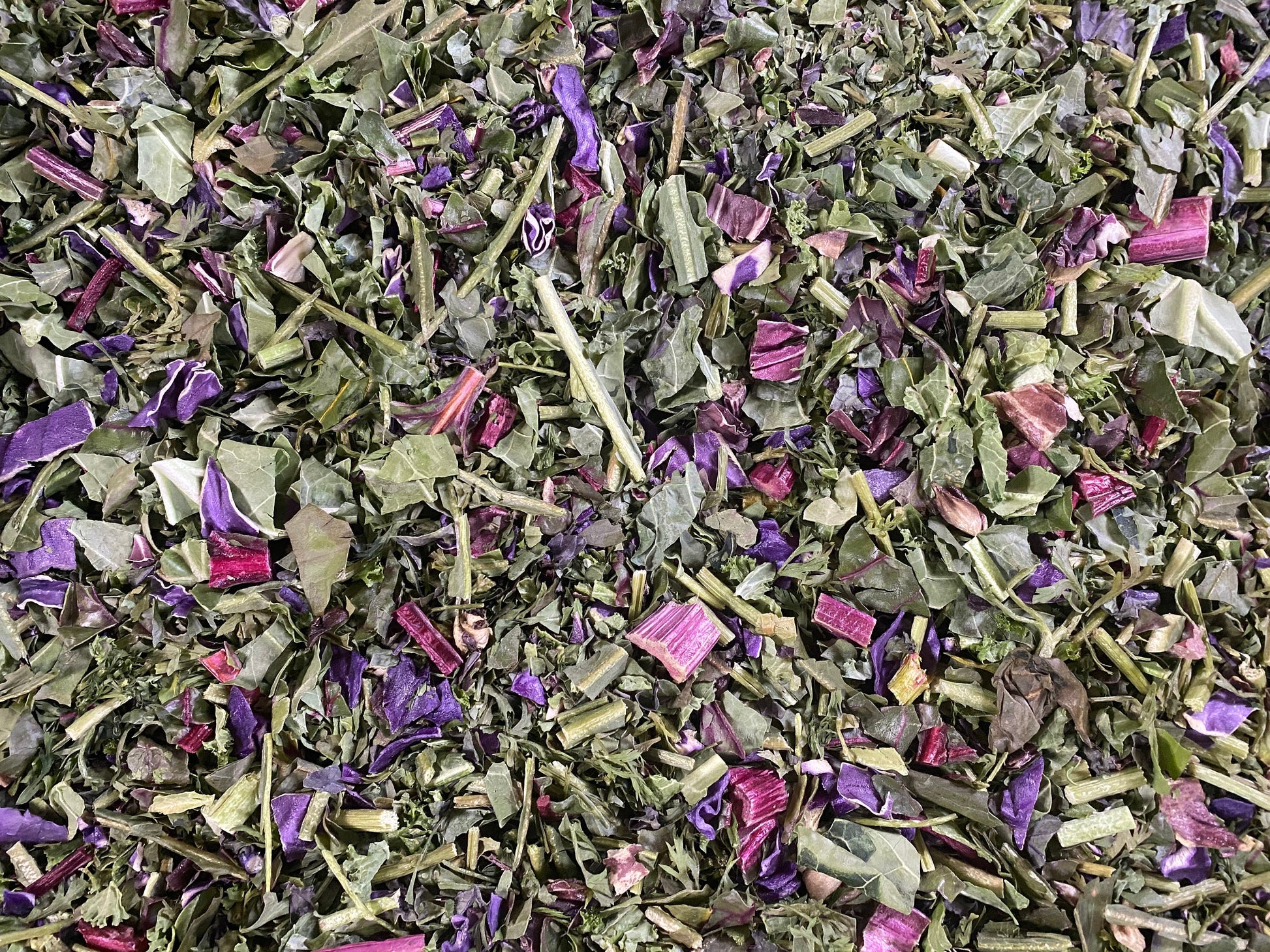 Eclectus Ark Freeze Dried Greens Mix in a heat-sealed resealable bag with freeze-dried leafy greens including dandelion, kale, mustard greens, collard greens, radicchio, cabbage, Swiss chard, beet greens, lettuces, baby spinach, mizuna, and arugula for parrots and exotic birds. Product Photo