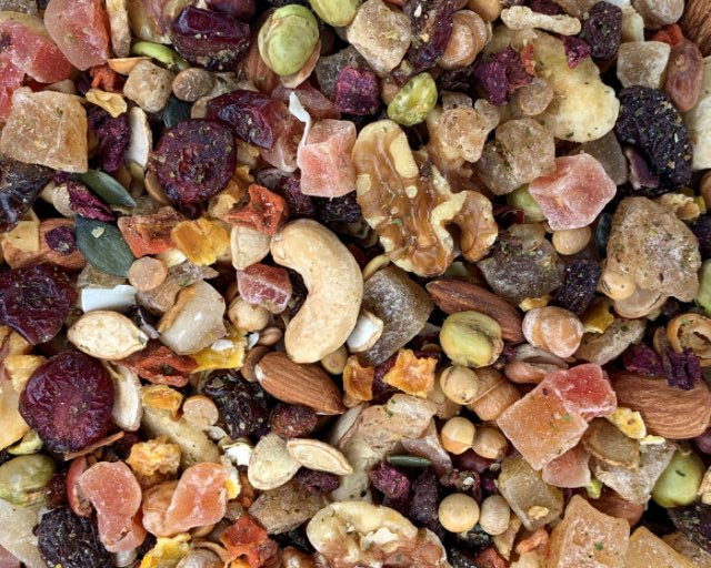 Goldenfeast Caribbean Blend Natural Parrot Food with pineapple, papaya, cranberries, roasted soybeans, pumpkin seeds, bananas, cashews, walnuts, raisins, almonds, dates, mango, green peas, carrots, dehydrated black beans, pinto beans, sweet potatoes, parsley flakes, and protected probiotics for parrots, macaws, cockatoos, and large birds. Close Up Product
