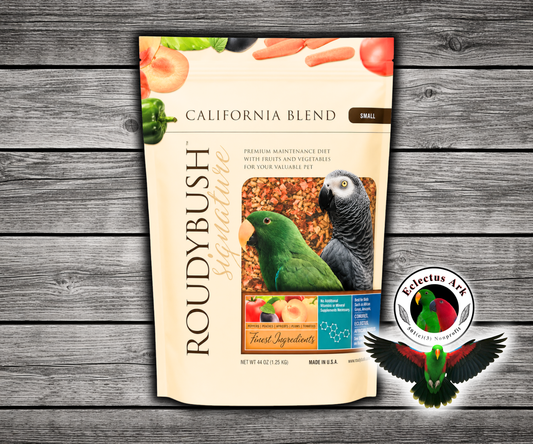 Roudybush California Blend Small Parrot Food with Daily Maintenance pellets, dried carrots, bell peppers, cabbage, peaches, apricots, plums, and tomatoes for parrots, small parrots, and conures. 44 oz